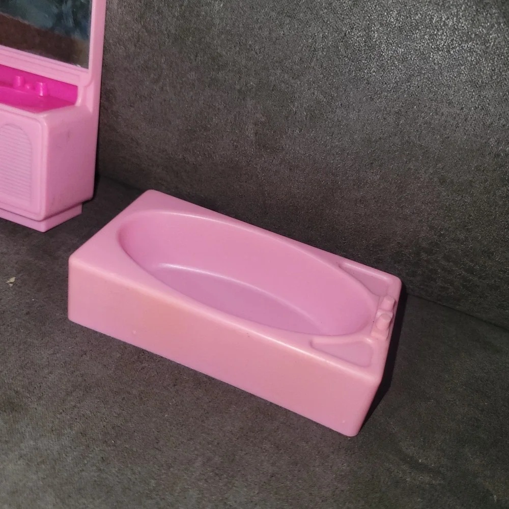 Arco Vintage Pink & Hot Pink Plastic Bathroom Vanity Dollhouse Furniture Lot